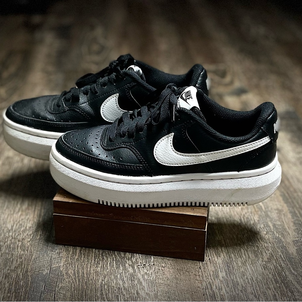 Court Vision Alta Nikes, size 7.5, black and white